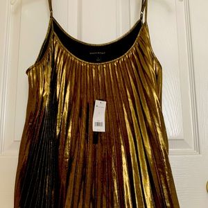 NWT Banana Republic Gold Plisse Camisole Tanktop Instantly Upgrades Any Outfit L